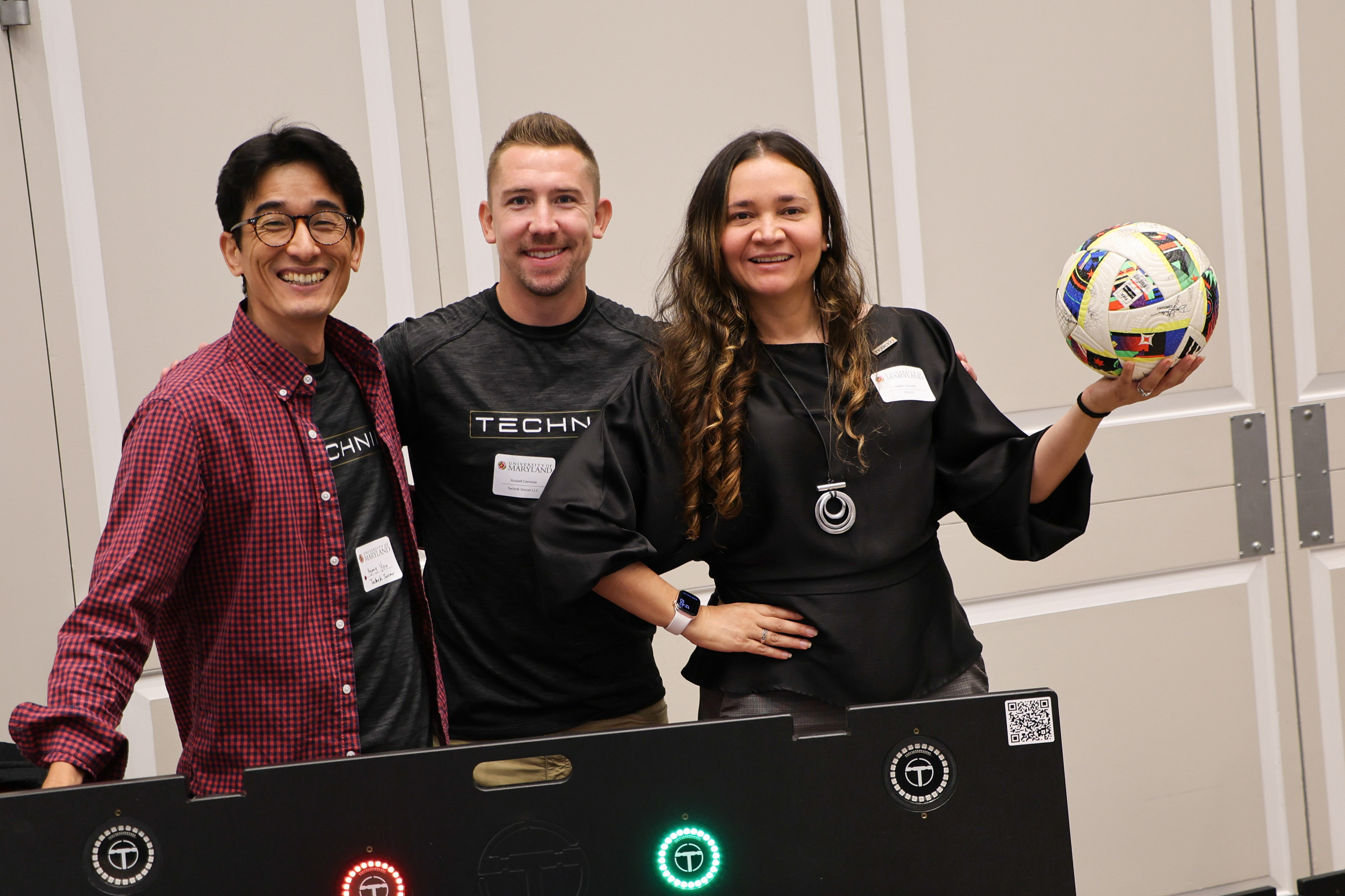 Onam uning ichida tugatishga ruxsat berdi Oqituvchi bilan sinfda porno